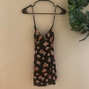 NWT F21 floral cross back mini dress 🌹
